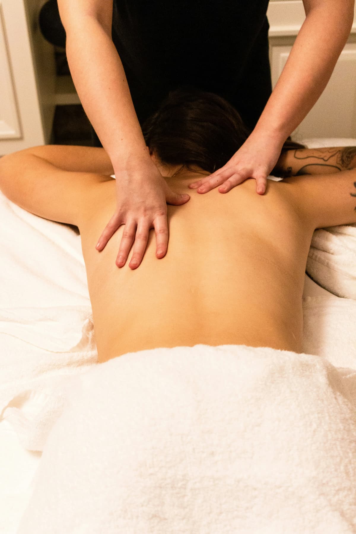 Full body massage therapy in progress at Verosha spa in Pune