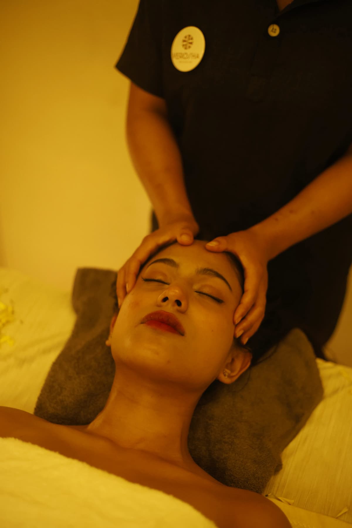 Head, back and foot massage session at Verosha spa in Pune